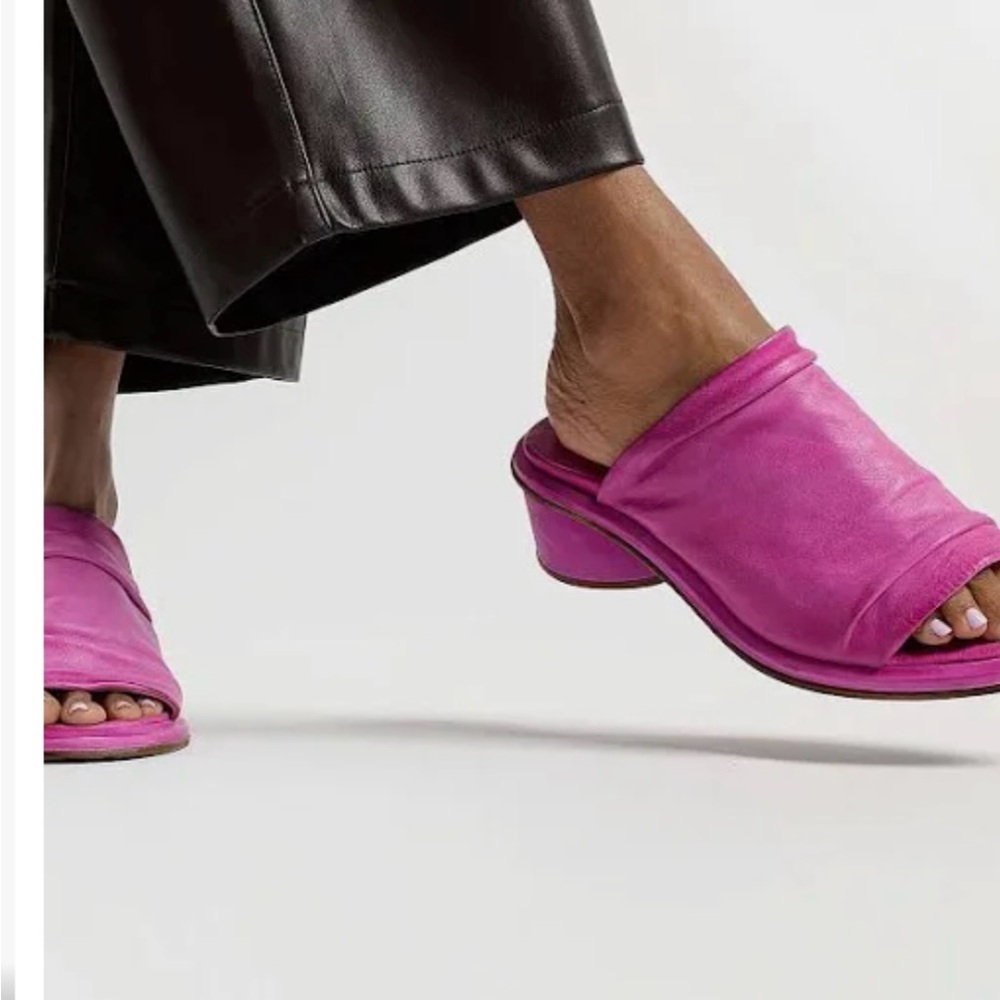 NWOB brand new AS98 Lior sandal